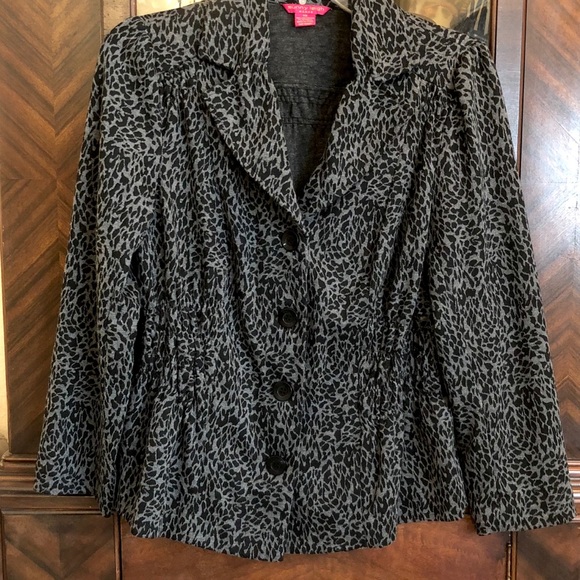 Sunny Leigh Jackets & Blazers - Sunny Lee Grey Leopard Print Jacket Sunny Leigh Jackets & Blazers - Sunny Lee Grey Leopard Print Jacket